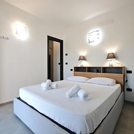 Hostdomus-azimut * Molino Nuovo (Savona)