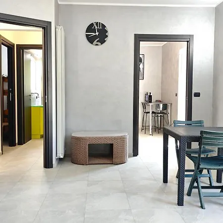Hostdomus-azimut Apartment *