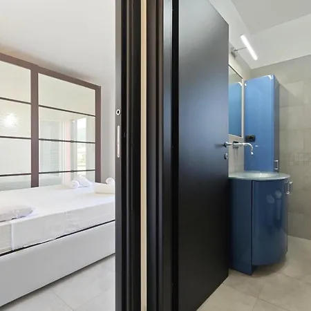 Hostdomus-azimut Apartment *