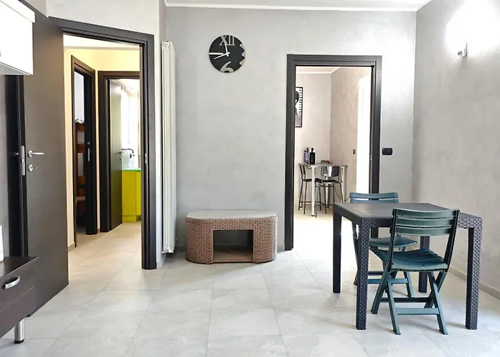 Hostdomus-azimut Apartment *